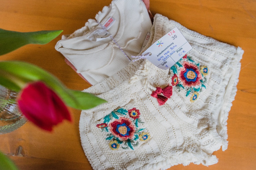 Basar Artikel mit Etikett